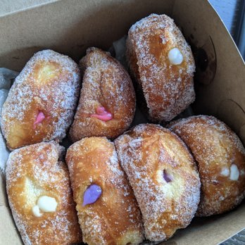 Leonard's Bakery - Guava, coconut, macadamia, ube - Bakeries Near Me - Honolulu, Hawaii Leonard's Bakery - Guava, coconut, macadamia, ube - Bakeries Near Me - Honolulu, Hawaii