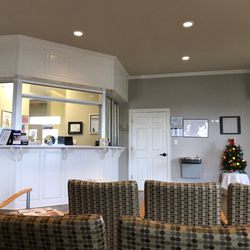 Lake Urgent Care - O'Neal - Lobby and front desk