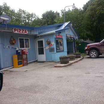 Oak Beach Pantry & Pizza - Storefront - Pizza Near Me - Port Austin, Michigan Oak Beach Pantry & Pizza - Storefront - Pizza Near Me - Port Austin, Michigan