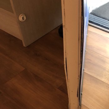 Can T Figure Out How The Door Can Be This Swollen And Still Fit As