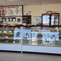 TOP DONUTS - Super clean and nice place