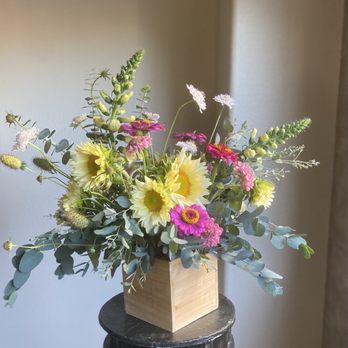 Bougie Twigs & Blooms - The most recent arrangement - Floral Designers Near Me
