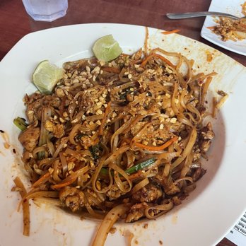 Aroma Restaurant & Sushi - Chicken Pad Thai Noodles - Sushi Bars Near Me - Cincinnati, Ohio Aroma Restaurant & Sushi - Chicken Pad Thai Noodles - Sushi Bars Near Me - Cincinnati, Ohio