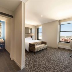 Embassy Suites by Hilton Minneapolis Downtown - Guest room