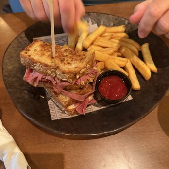 Le Gobelet Noir - Shaved beef and fries. - Salad Near Me - Orlando, Florida