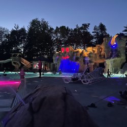 Moose Hillock Camping Resort - NY - Pool at night