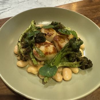 Lilia Comedor - Scallops and butter beans - French Near Me - Portland, Oregon