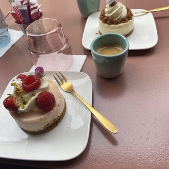 She's Cake - Rose, lychee, and raspberry cheesecake. - Patisserie/Cake Shop Near Me - Paris, 75