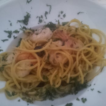 Sissi Restaurant & Wine - Shrimps with spaghetti garlic and olive oil - Wine Bars Near Me - Kraków, Massachusetts Sissi Restaurant & Wine - Shrimps with spaghetti garlic and olive oil - Wine Bars Near Me - Kraków, Massachusetts