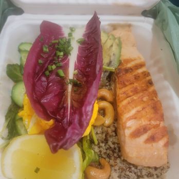 Cafe Madeline - Breakfast salad with grilled salmon and qunioa - Breakfast & Brunch Near Me - Brooklyn, New York