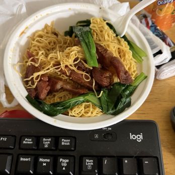 E Noodle Chinatown - Roast Pork HongKing style Lo Mein - Hong Kong Style Cafe Near Me - New York, New York E Noodle Chinatown - Roast Pork HongKing style Lo Mein - Hong Kong Style Cafe Near Me - New York, New York