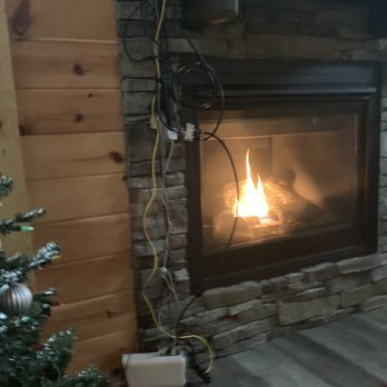 Jackson Mountain Rentals - Wires hanging from tv in living room. - Vacation Rentals Near Me - Gatlinburg, Tennessee