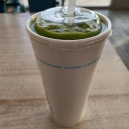 Detox Island Green - spinach, kale, mango, banana and ginger. Just 180 kcal. Detox Island Green - spinach, kale, mango, banana and ginger. Just 180 kcal.