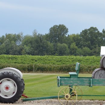 12 Corners Vineyards - a tractor pulling a cart of barrels - Wineries Near Me - Benton Harbor, Michigan 12 Corners Vineyards - a tractor pulling a cart of barrels - Wineries Near Me - Benton Harbor, Michigan