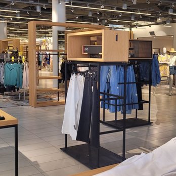 Nordstrom Mayfair - Department Stores Near Me - Wauwatosa, Wisconsin