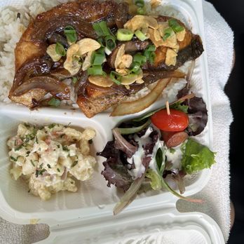 U Kitchen - Garlic Salmon - Japanese Near Me - Honolulu, Hawaii