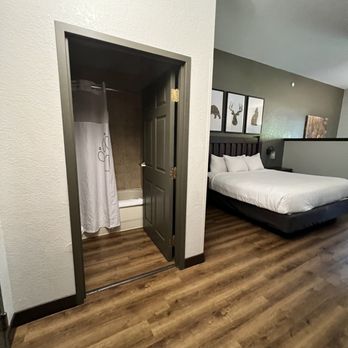 Great Wolf Lodge - king room - Resorts Near Me - Williamsburg, Virginia
