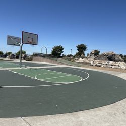 San Lorenzo Community Center Park - Basketball courts