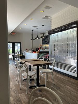 Tucker & Bevvy by null