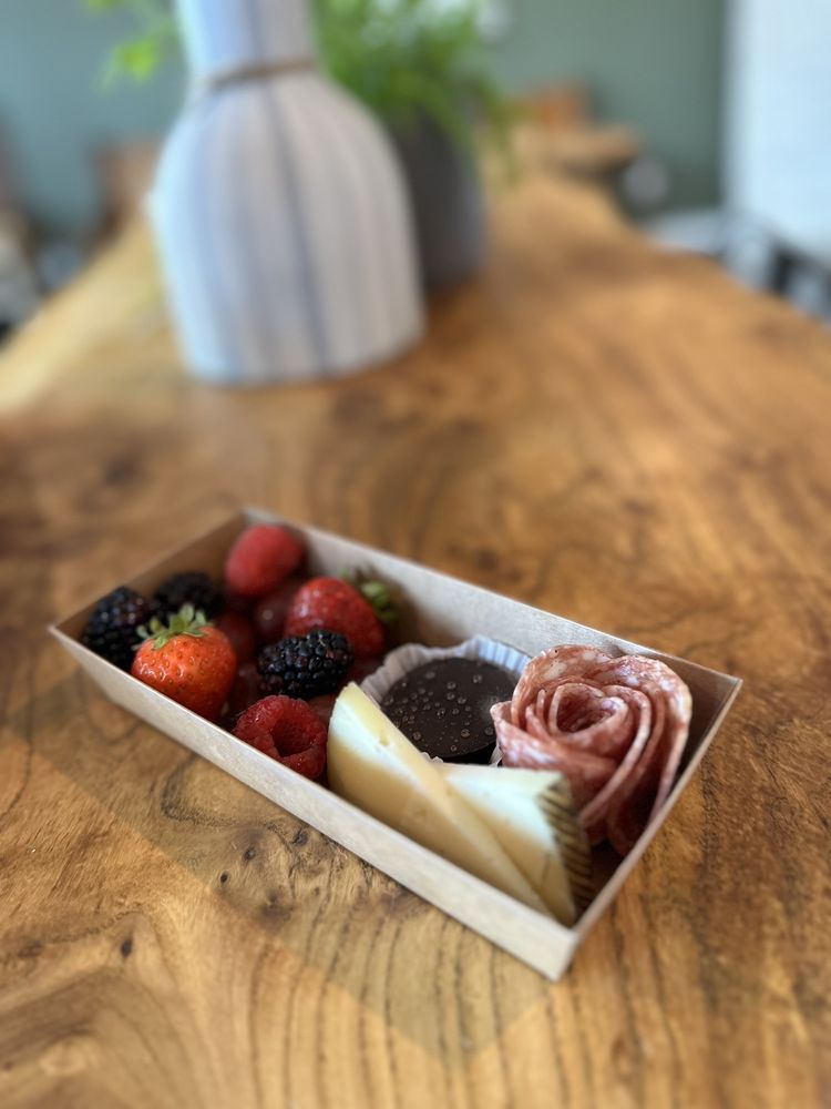 THE WILLOW CAFE AND MARKET Updated September 2024 80 Photos & 12