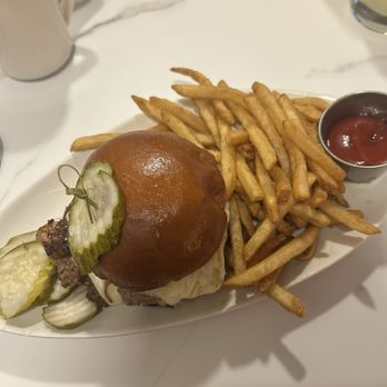 Millie's Mimosa House & Eatery - Burger - Breakfast & Brunch Near Me - Babylon, New York Millie's Mimosa House & Eatery - Burger - Breakfast & Brunch Near Me - Babylon, New York