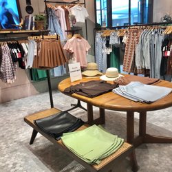 Aritzia - Aritzia