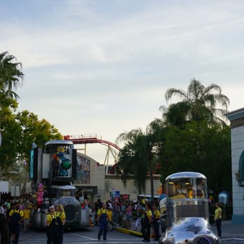 Universal Studios Florida - Daily Parade at 7 - Amusement Parks Near Me - Orlando, Florida Universal Studios Florida - Daily Parade at 7 - Amusement Parks Near Me - Orlando, Florida