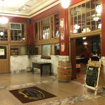 Paradise Creek Brewery - Waiting area outside of the main seating area. - Breweries Near Me - Pullman, Washington