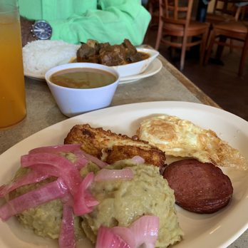 Pollo Tipico - Mangú con los tres golpes - Dominican Near Me - Davie, Florida