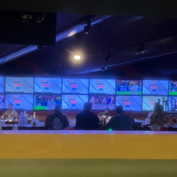 Cheeseburger In Paradise - Bar area - Burgers Near Me - Honolulu, Hawaii
