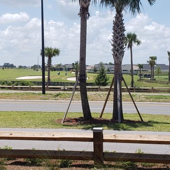McGrady’s Pub - a swing set and palm trees - Pubs Near Me - The Villages, Florida