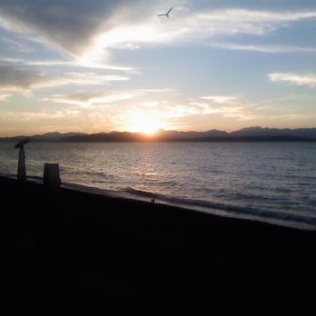 Alki Beach Park - 09-07-08 Chilln @ Alki Beach after Snoqualmie Falls Trail. Nice sunset huh? - Parks Near Me - Seattle, Washington