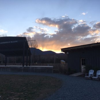 Devils Backbone Brewing Company - American Near Me - Roseland, Virginia
