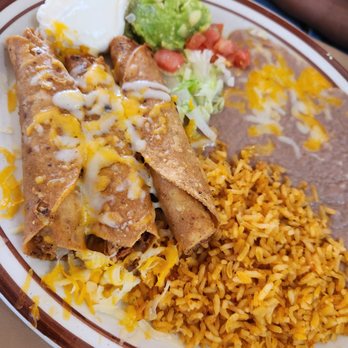 Los Mariachis - Chicken Flauta Plate - Mexican Near Me - Las Cruces, New Mexico Los Mariachis - Chicken Flauta Plate - Mexican Near Me - Las Cruces, New Mexico