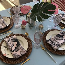 Beautiful flatware, linen, napkins, plates, and chargers by Hawaii Fine Linen. Beautiful flatware, linen, napkins, plates, and chargers by Hawaii Fine Linen.