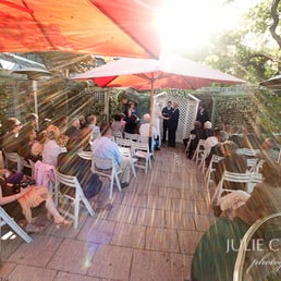 Upper terrace where the ceremony and/or the cocktail hour can be held Upper terrace where the ceremony and/or the cocktail hour can be held