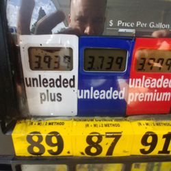 Arco - Be careful here they somehow thought putting regular in the middle was the smart way to go about it. I almost spent an extra $.20 a gallon!