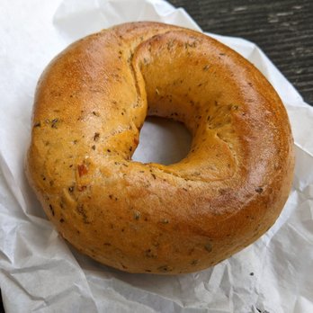 Frau Bäckerin - 07/10/22 Tomato Basil Bagel - Cafes Near Me - Berlin, BE