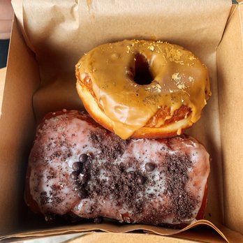 Raised Doughnuts and Cakes - Donuts Near Me - Seattle, Washington Raised Doughnuts and Cakes - Donuts Near Me - Seattle, Washington