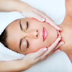 Skinology - We specialize in Anti-Aging, Anti-Acne Facials and Facials for sensitive skin and also offer classic European and Gentlemen's Facials.