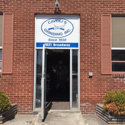Cavoli's Grinding Svce - Door is open. That's always a good sign.