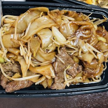 King Duck BBQ - Flat Rice Noodle with Beef - Chinese Near Me - Miami, Florida King Duck BBQ - Flat Rice Noodle with Beef - Chinese Near Me - Miami, Florida