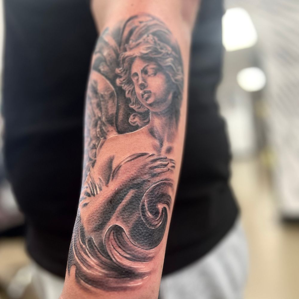 Thirteen Roses Tattoo & Aesthetics Logo