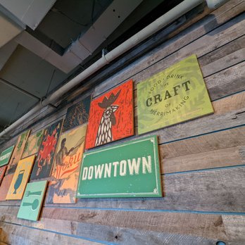Moku Kitchen - Decor - Cocktail Bars Near Me - Honolulu, Hawaii