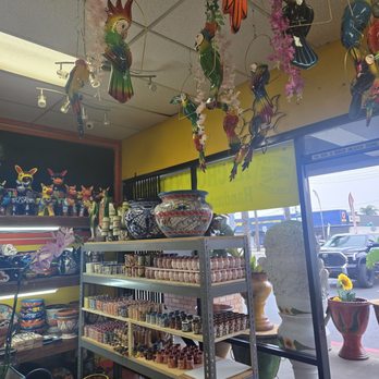 El Jardin De Talavera Pottery - Home Decor Near Me - Commerce, California El Jardin De Talavera Pottery - Home Decor Near Me - Commerce, California