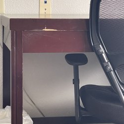 Holiday Inn Express Palestine - Same desk different side. For the cost of their King suite.