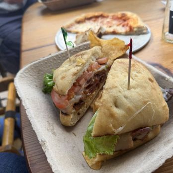 The Lube Room Saloon - Burgers Near Me - Dorrington, California