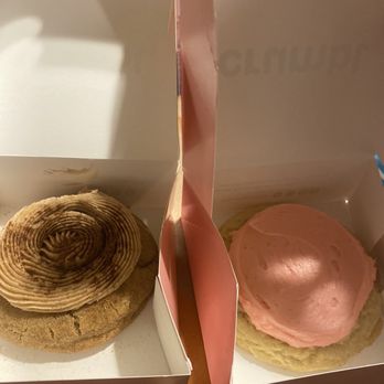 Crumbl - Encino - Bakeries Near Me - Encino, California Crumbl - Encino - Bakeries Near Me - Encino, California