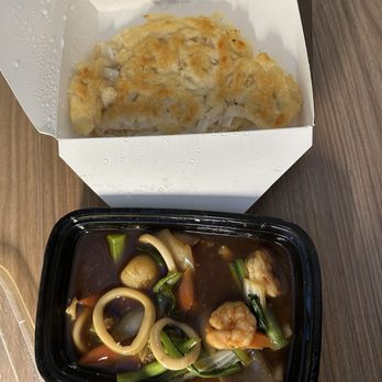 Vietopia Asian Fusion - Seafood rice noodle stir fry (crispy) - Asian Fusion Near Me - West Des Moines, Iowa