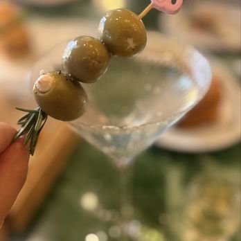 Pinky's By Vanderpump - Dirty dog vodka martini - Cocktail Bars Near Me - Las Vegas, Nevada Pinky's By Vanderpump - Dirty dog vodka martini - Cocktail Bars Near Me - Las Vegas, Nevada